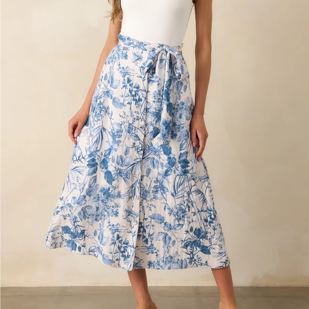 New with tag, Blue Floral Rayon Belted Midi Skirt • Size S